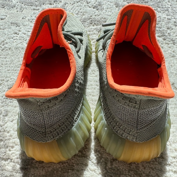 Yeezy sneakers, Male size 7,5 , condition is like a new ! - Picture 5 of 7